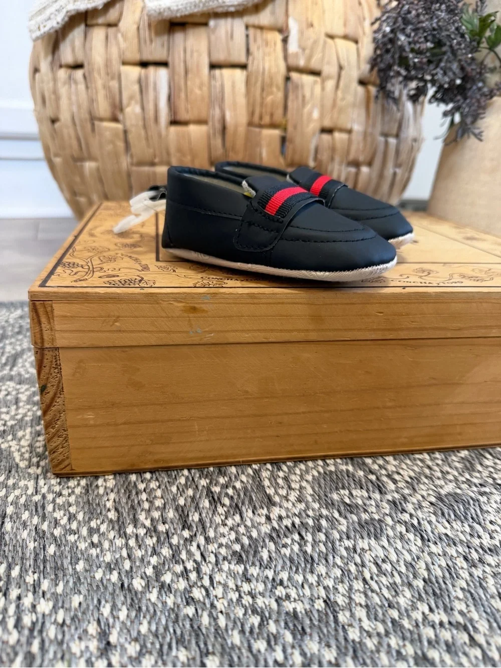 New Little Me Baby Boy Dress Shoes Black Loafers with Red Stripe 6-12 Months 2/3